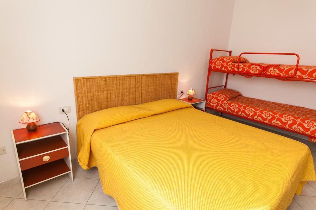 Vacanze Simius Villasimius Oda fotoğraf